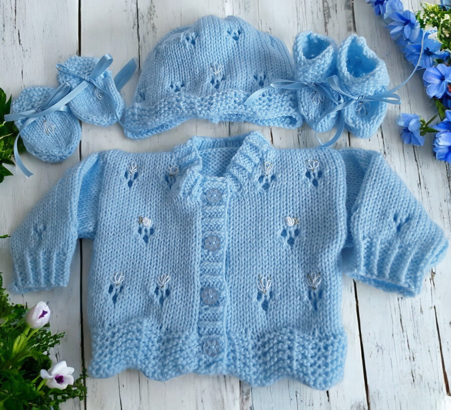 Girls' Knitted Outfit with Scalloped Hem & Embroidery – Matching Hat, Mittens, and Boots Set