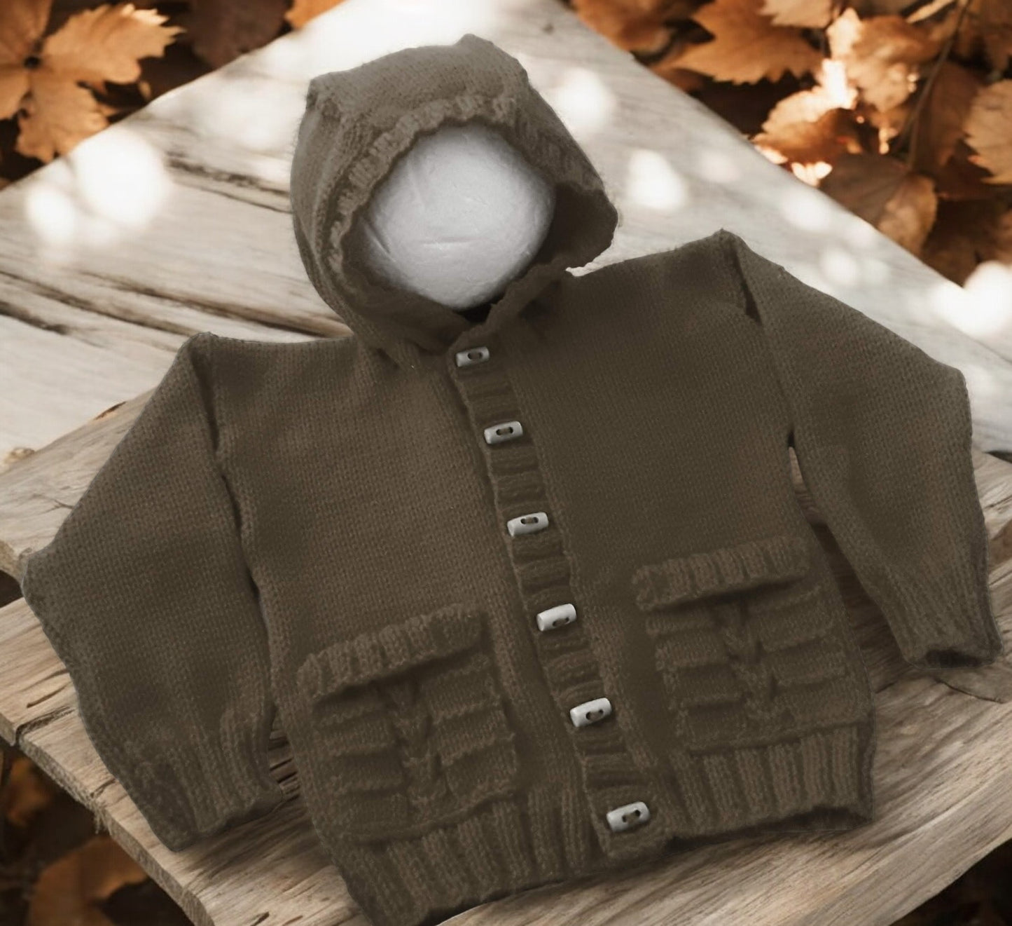 Unisex knitted hoodie with cable pockets