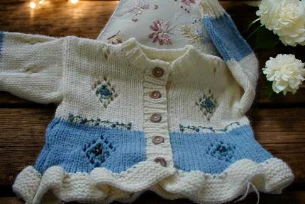 Two-Tone Girls Frilly Hand-Knitted Cardigan with Silk Embroidery