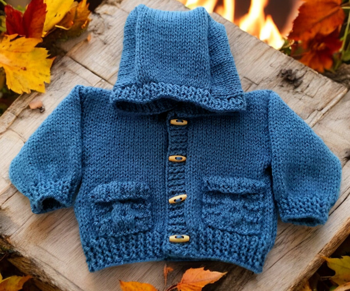 Unisex knitted hoodie with cable pockets