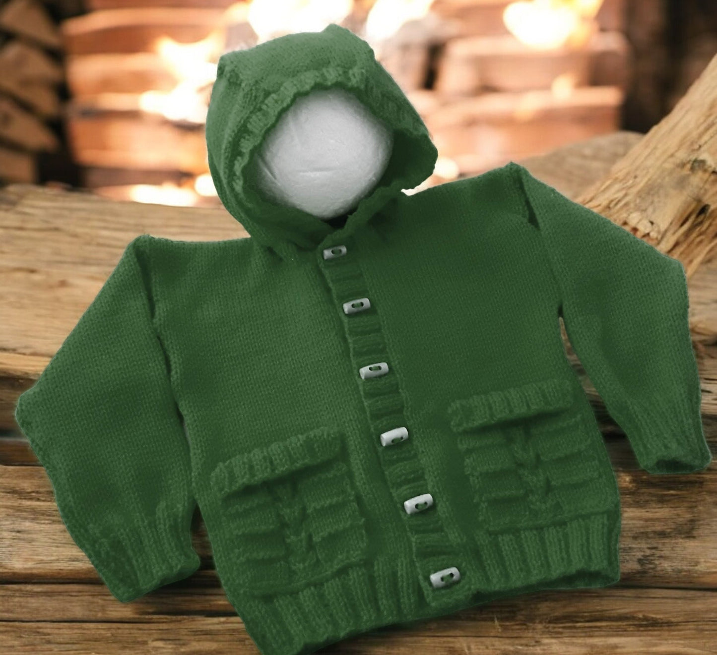 Unisex knitted hoodie with cable pockets