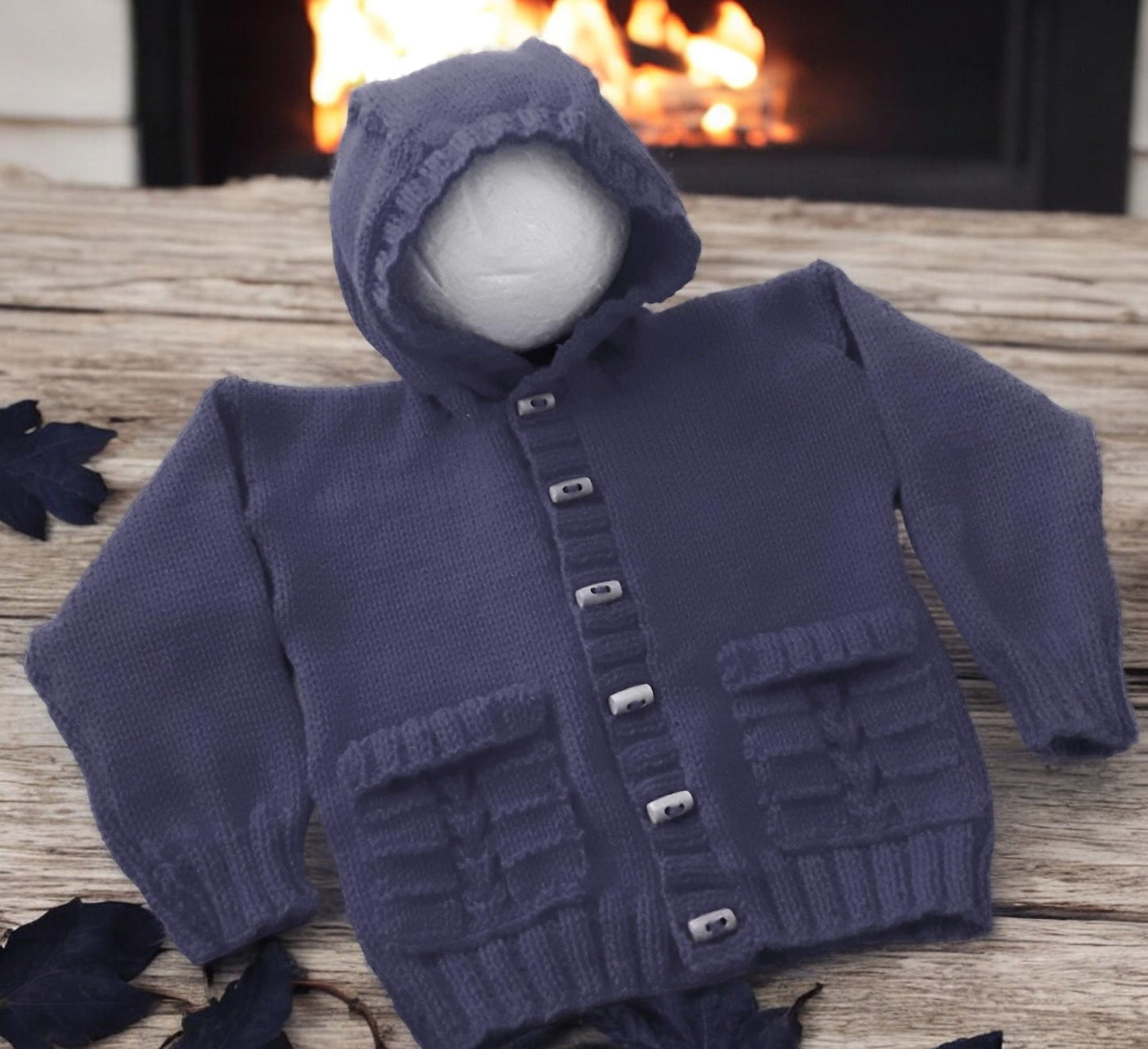 Unisex knitted hoodie with cable pockets