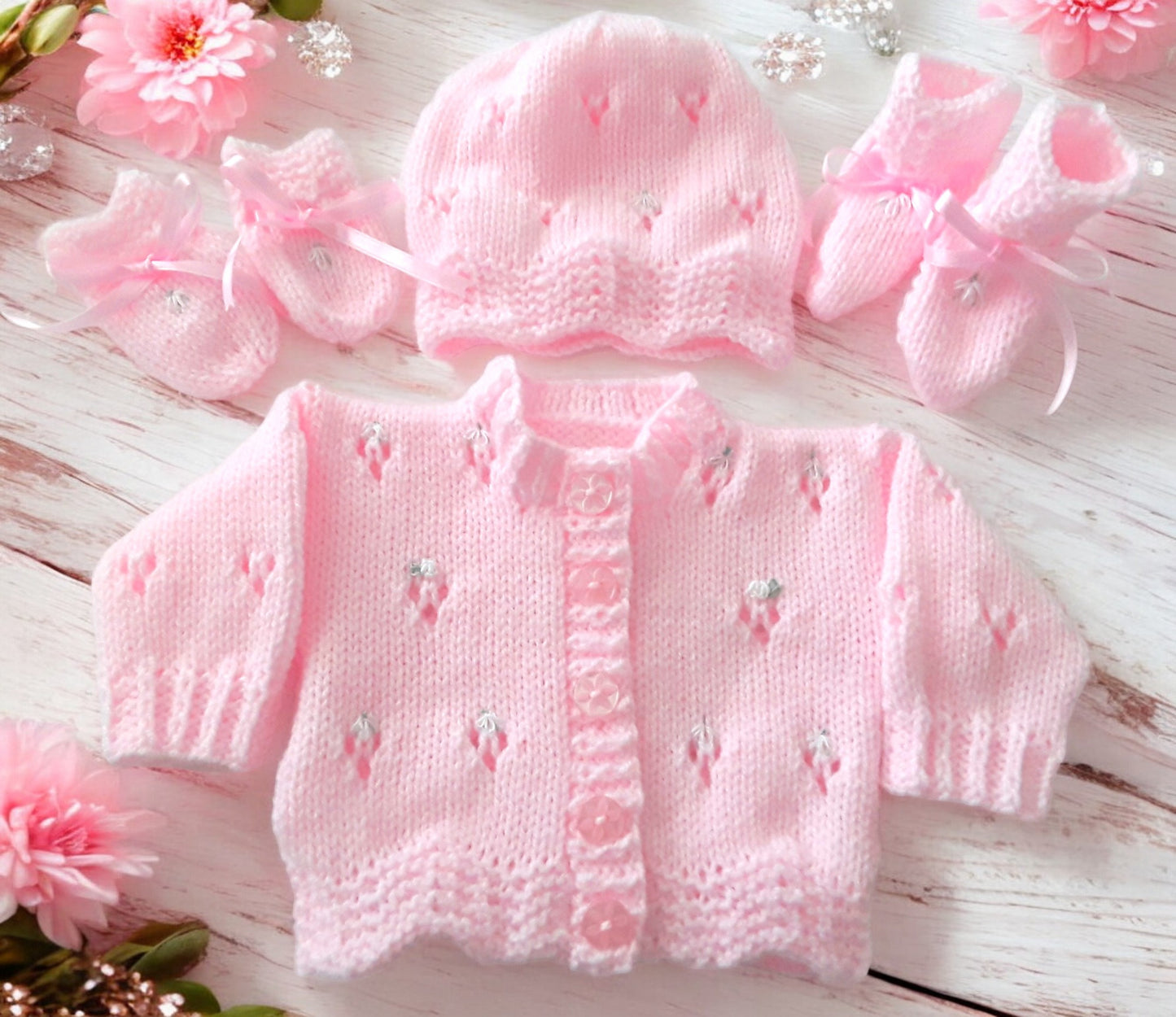Girls' Knitted Outfit with Scalloped Hem & Embroidery – Matching Hat, Mittens, and Boots Set