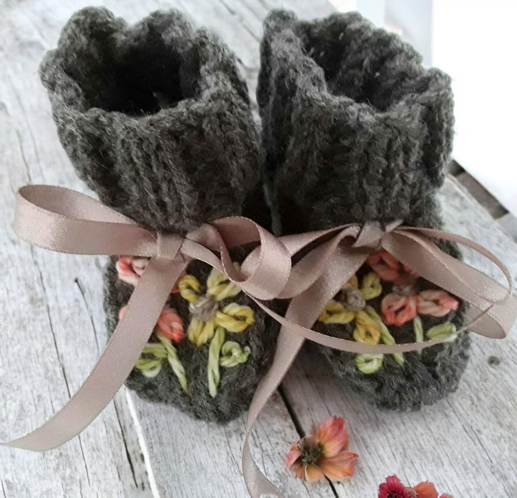 Autumn Bliss: Hand-Knitted Cozy Cardigan for Girls