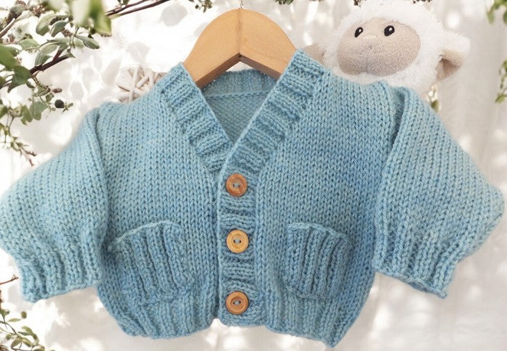 Classic Boys’ Knitted Cardigan with Pockets – V-Neck Design & Wooden Buttons