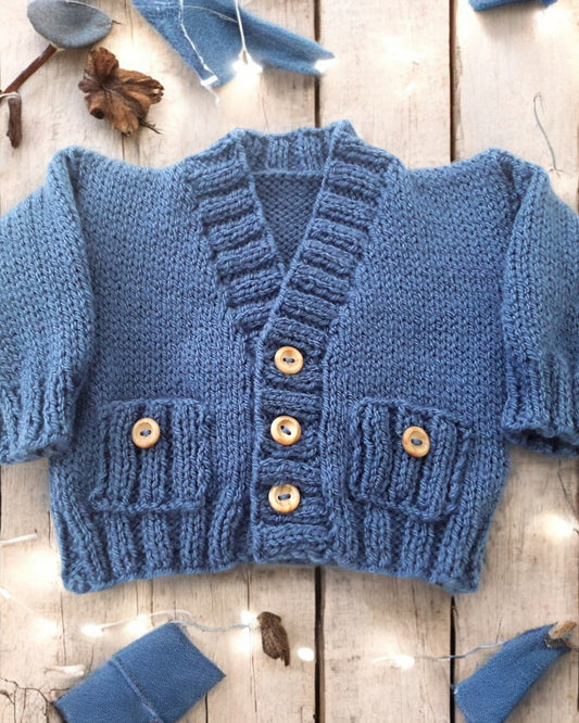 Classic Boys’ Knitted Cardigan with Pockets – V-Neck Design & Wooden Buttons