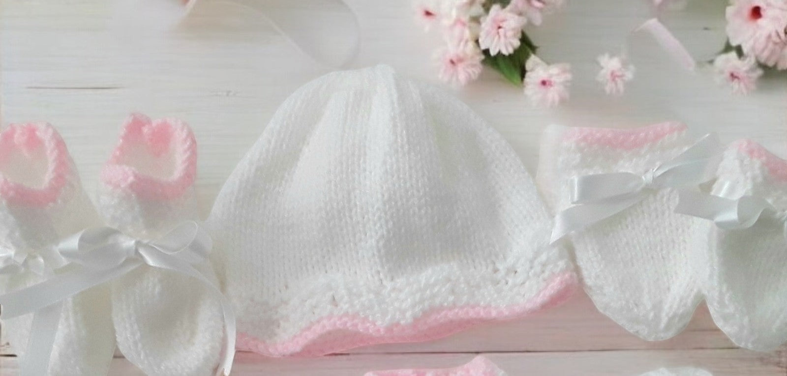 gemknits4kids hand knitted baby hat with scalloped hem
