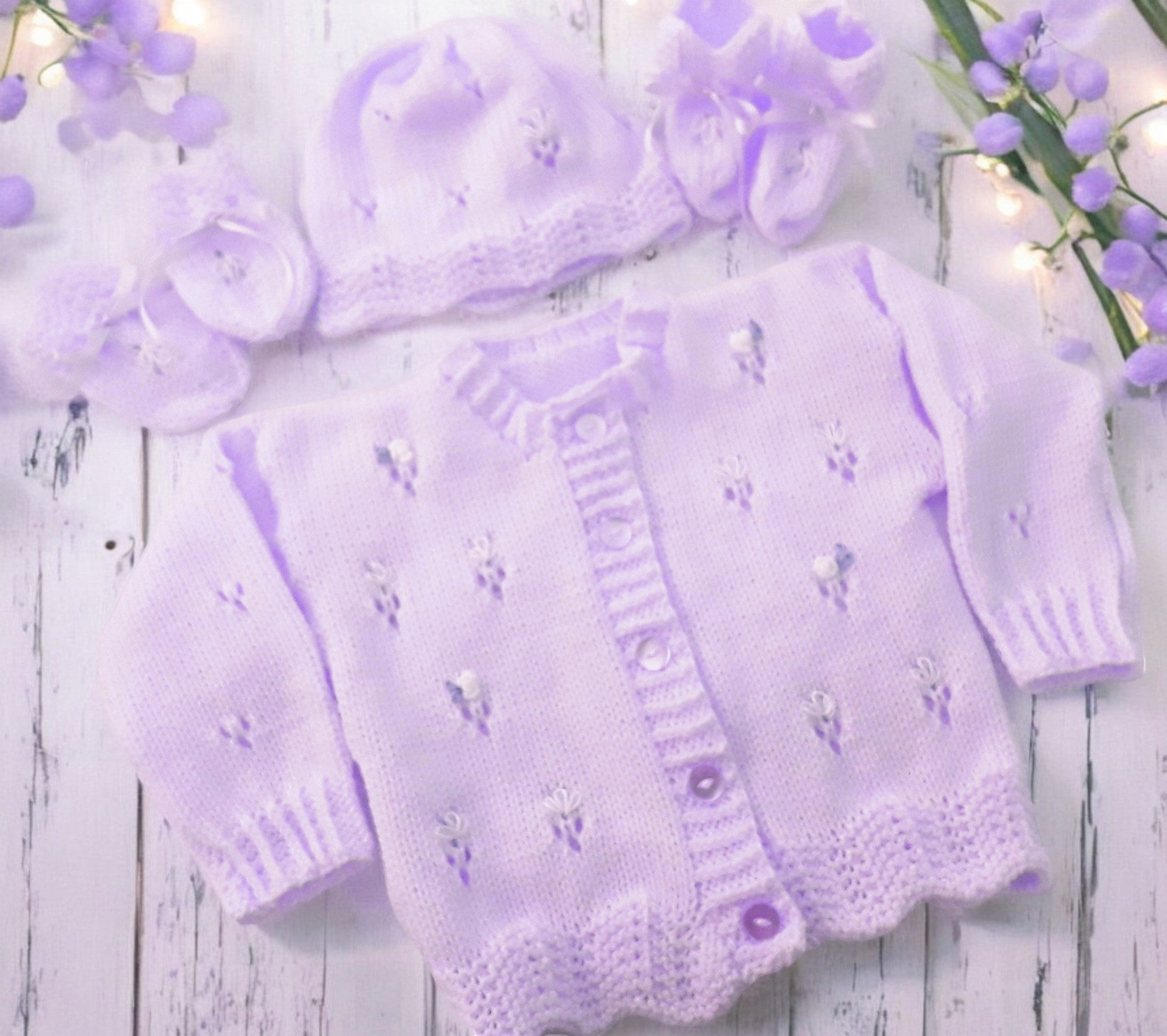 Girls' Knitted Outfit with Scalloped Hem & Embroidery – Matching Hat, Mittens, and Boots Set
