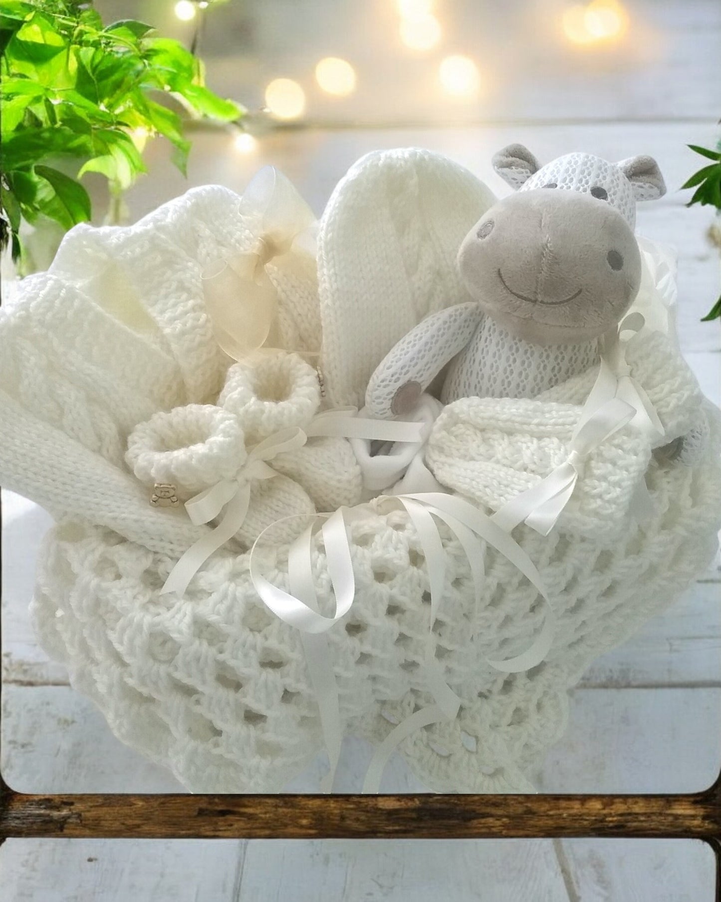 Welcome Baby Gift Basket – Unisex Knitted Outfit & Essentials