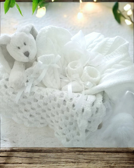 Welcome Baby Gift Basket – Unisex Knitted Outfit & Essentials