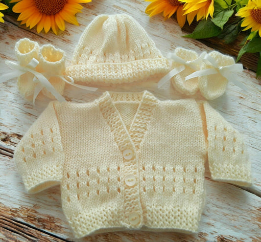 Hand-Knitted 4-Piece Coming Home Outfit in Gender Neutral Colors – Made to Order